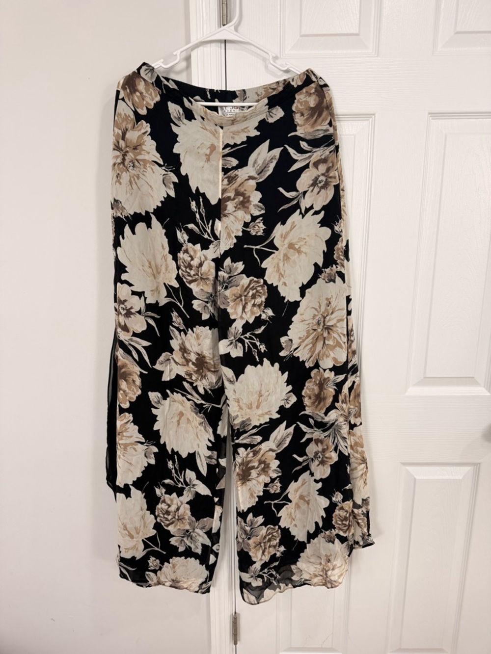 St. John Black with Cream Wide-Open Leg Floral Pants